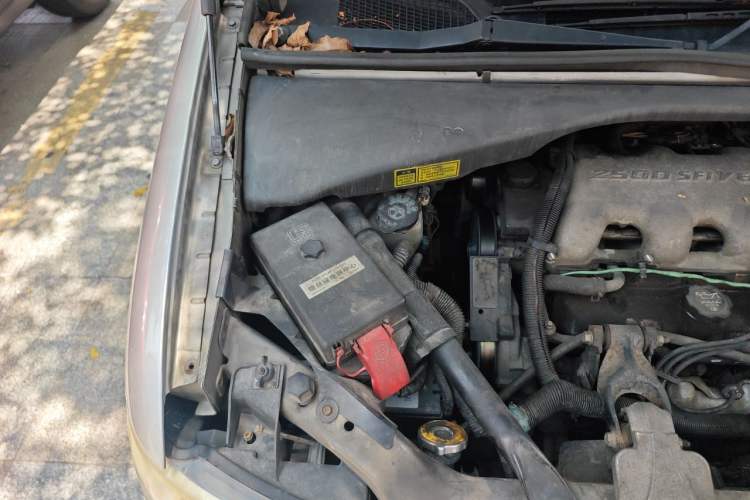 Used Buick GL8 2007 2.5L GT Elite Edition Engine Bay Right