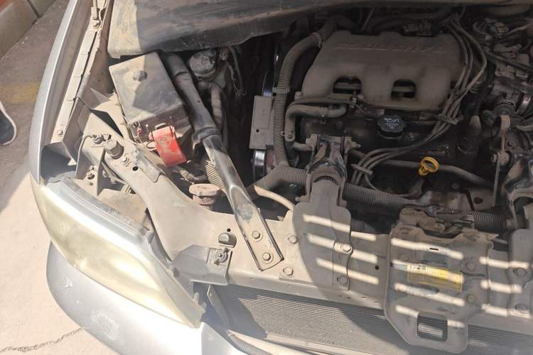 Used Buick GL8 2007 2.5L GT Elite Edition Engine Bay Right