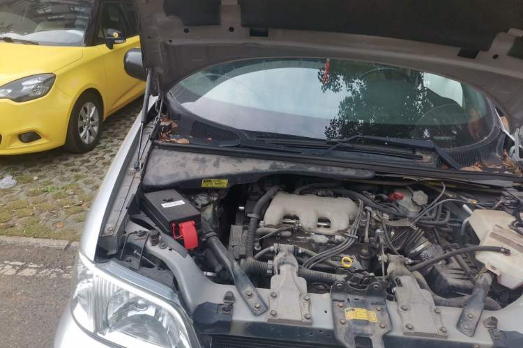 Used Buick GL8 2007 2.5L GT Elite Edition Engine Bay Right