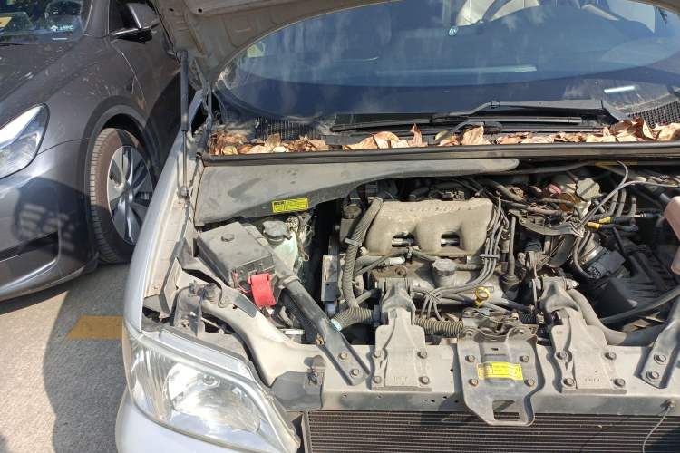 Used Buick GL8 2007 2.5L GT Elite Edition Engine Bay Right