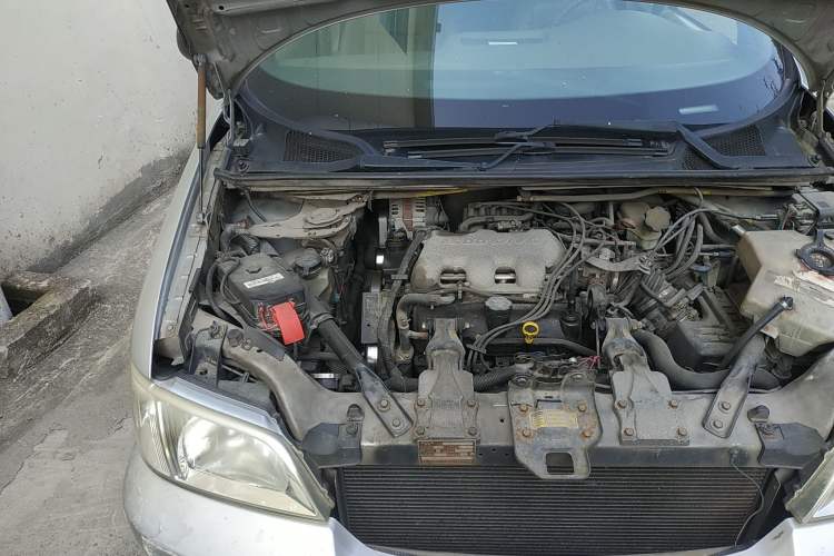 Used Buick GL8 2007 2.5L GT Elite Edition Engine Bay Right