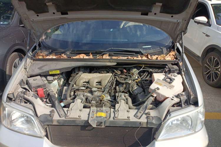 Used Buick GL8 2007 2.5L GT Elite Edition Engine Bay