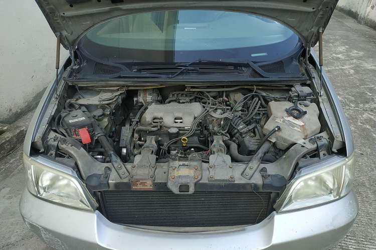 Used Buick GL8 2007 2.5L GT Elite Edition Engine Bay