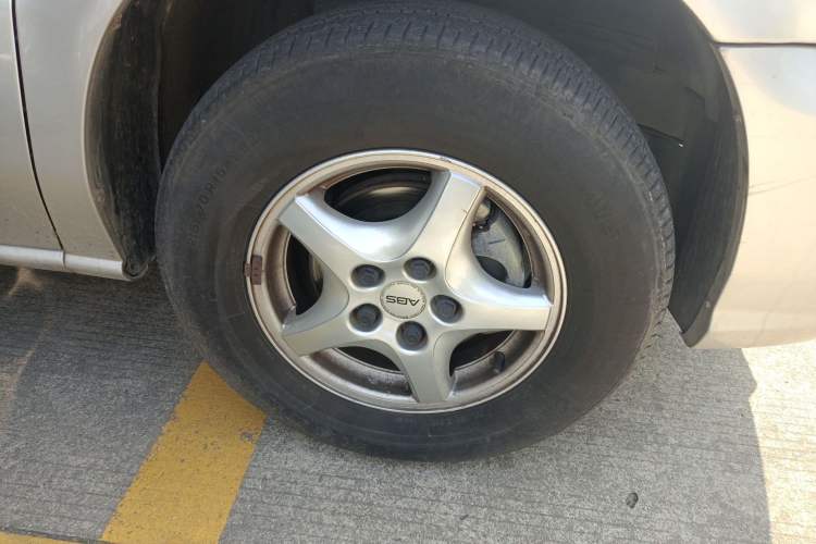 Used Buick GL8 2007 2.5L GT Elite Edition Right Front Wheel Hub