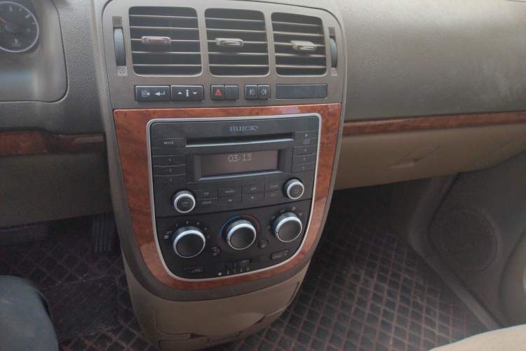 Used Buick GL8 2011 2.4L CT Comfort Edition Audio And AC Panel