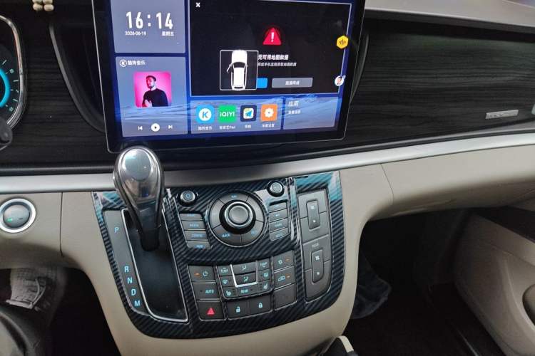 Used Buick GL8 2011 3.0L GT Luxury Business Haoya Edition Audio And AC Panel