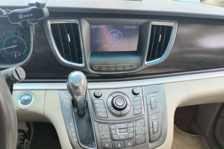 Used Buick GL8 2011 2.4L CT Luxury Business Comfort Edition Audio And AC Panel