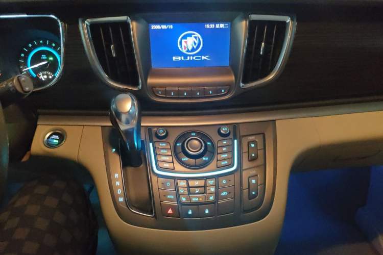 Used Buick GL8 2011 3.0L GT Luxury Business Haoya Edition Audio And AC Panel