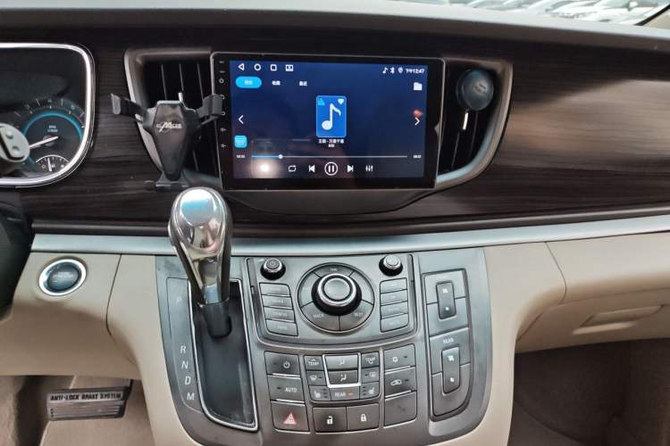 Used Buick GL8 2011 3.0L GT Luxury Business Haoya Edition Audio And AC Panel