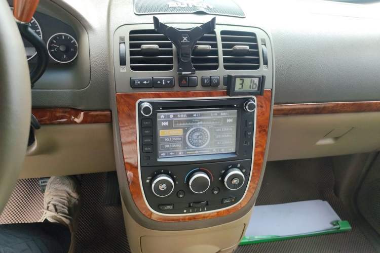 Used Buick GL8 2011 2.4L LT Executive Edition Audio And AC Panel