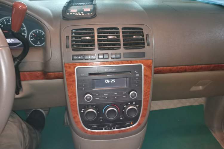 Used Buick GL8 2011 2.4L LT Executive Edition Audio And AC Panel