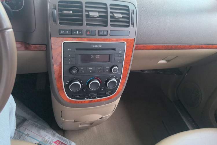 Used Buick GL8 2011 2.4L LT Executive Edition Audio And AC Panel