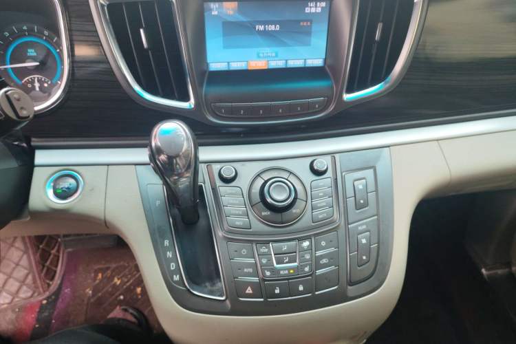 Used Buick GL8 2011 3.0L GT Luxury Business Haoya Edition Audio And AC Panel