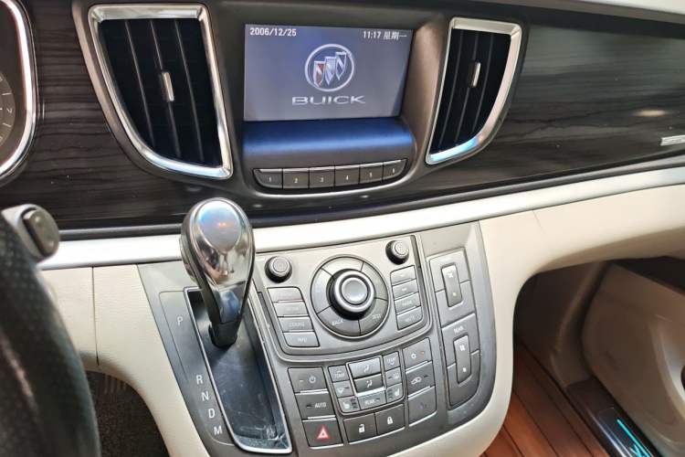 Used Buick GL8 2011 3.0L GT Luxury Business Haoya Edition Audio And AC Panel