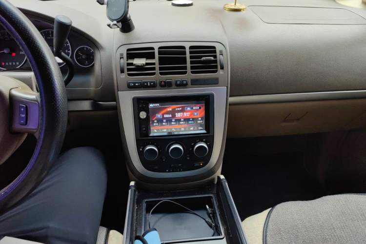 Used Buick GL8 2011 2.4L CT Comfort Edition Audio And AC Panel