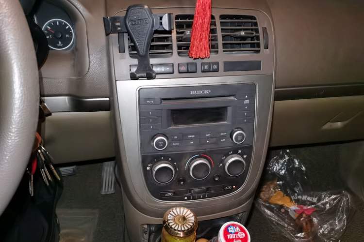 Used Buick GL8 2011 2.4L CT Comfort Edition Audio And AC Panel