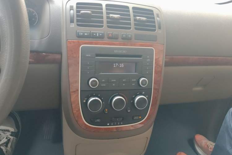 Used Buick GL8 2011 2.4L CT Comfort Edition Audio And AC Panel
