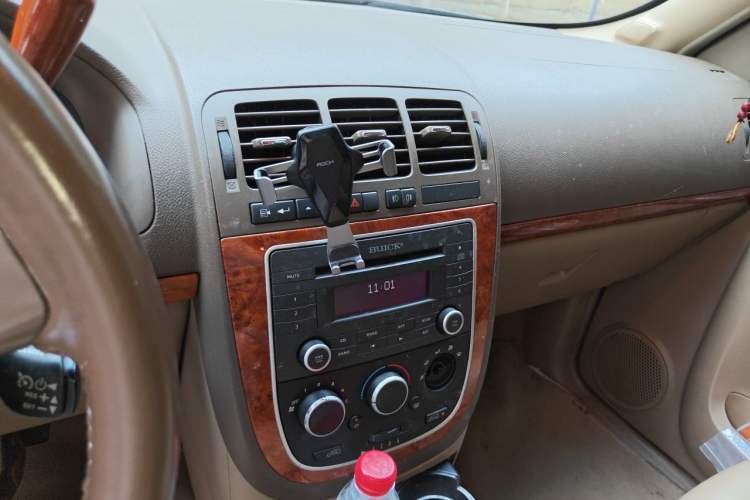 Used Buick GL8 2011 2.4L LT Executive Edition Audio And AC Panel