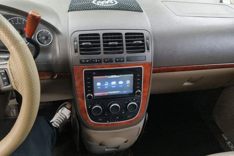 Used Buick GL8 2011 2.4L LT Executive Edition Audio And AC Panel