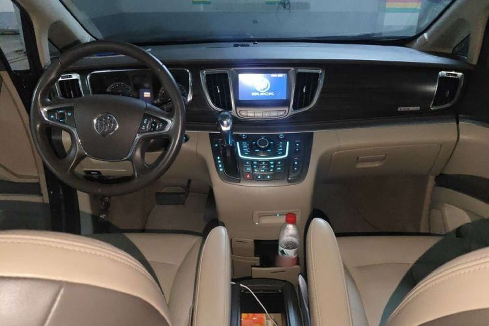 Used Buick GL8 2011 3.0L GT Luxury Business Haoya Edition Center Console