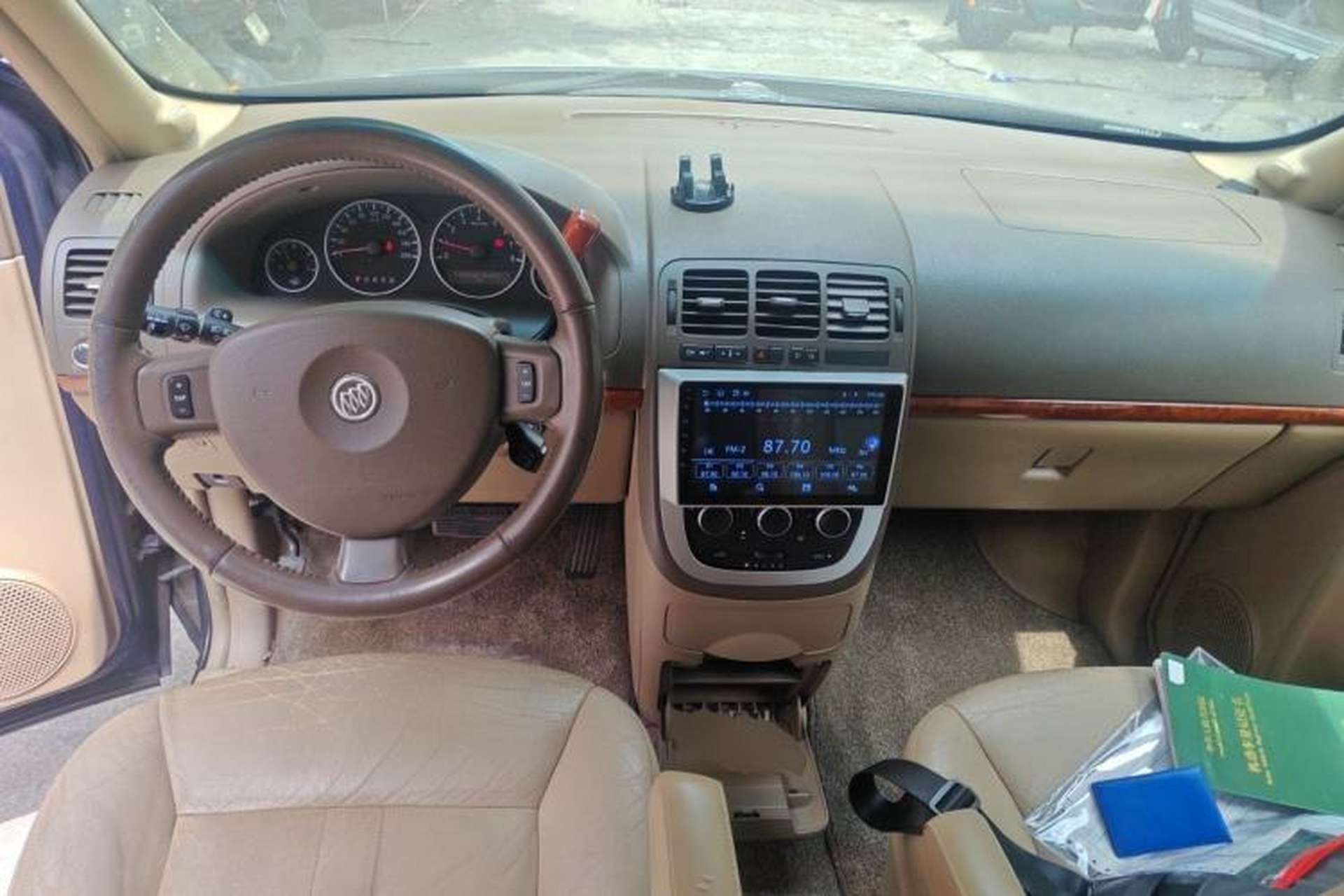 Used Buick GL8 2011 2.4L LT Executive Edition Center Console