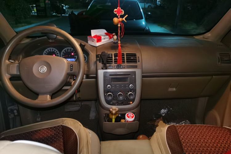 Used Buick GL8 2011 2.4L CT Comfort Edition Center Console
