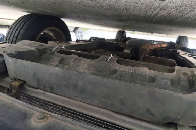 Used Buick GL8 2011 2.4L LT Executive Edition Chassis Front