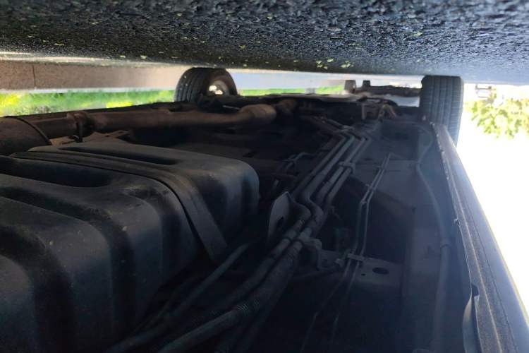 Used Buick GL8 2011 2.4L LT Executive Edition Chassis Rear Left