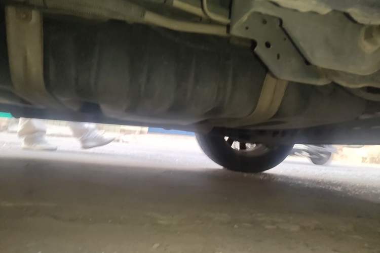 Used Buick GL8 2011 2.4L LT Executive Edition Chassis Rear Left