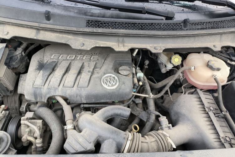 Used Buick GL8 2011 2.4L CT Luxury Business Comfort Edition Engine Bay