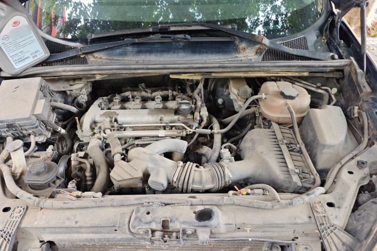 Used Buick GL8 2011 2.4L LT Executive Edition Engine Bay