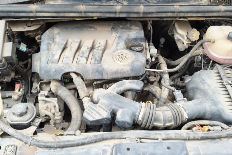 Used Buick GL8 2011 2.4L CT Comfort Edition Engine Bay