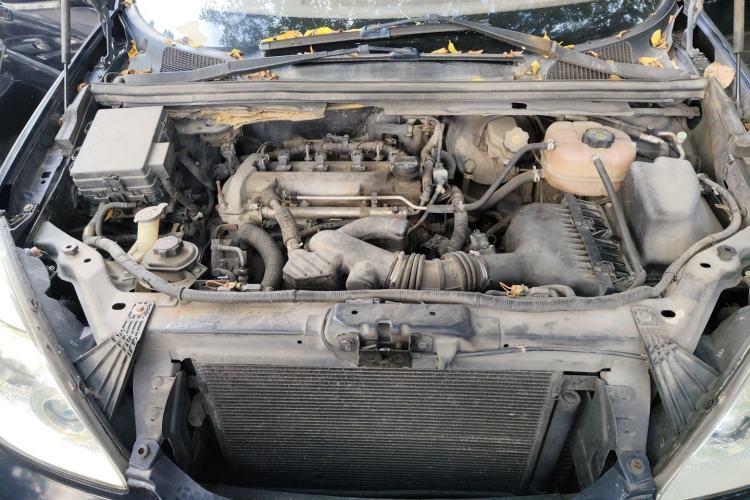 Used Buick GL8 2011 2.4L CT Comfort Edition Engine Bay