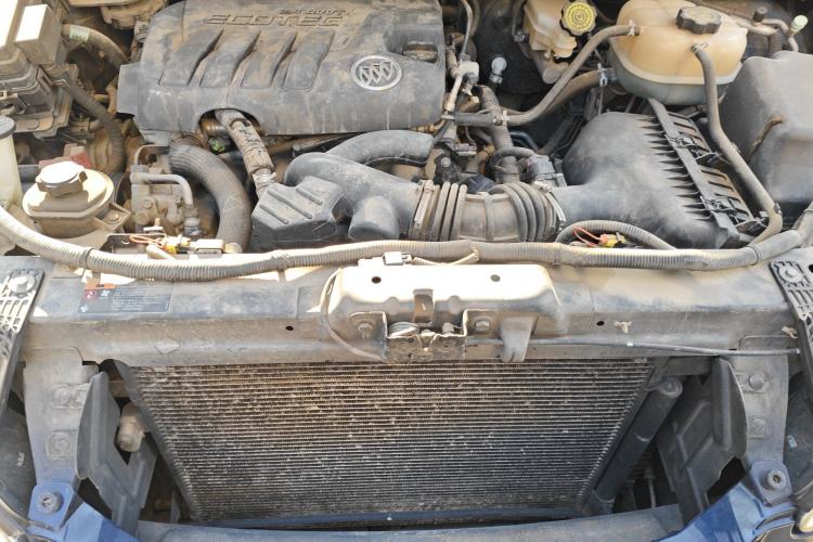 Used Buick GL8 2011 2.4L LT Executive Edition Engine Bay