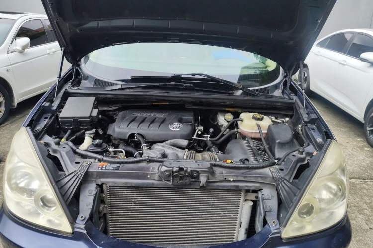 Used Buick GL8 2011 2.4L LT Executive Edition Engine Bay