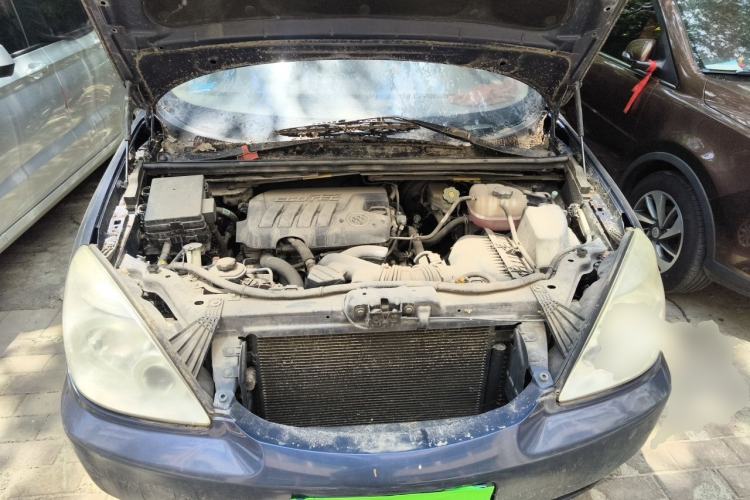 Used Buick GL8 2011 2.4L CT Comfort Edition Engine Bay