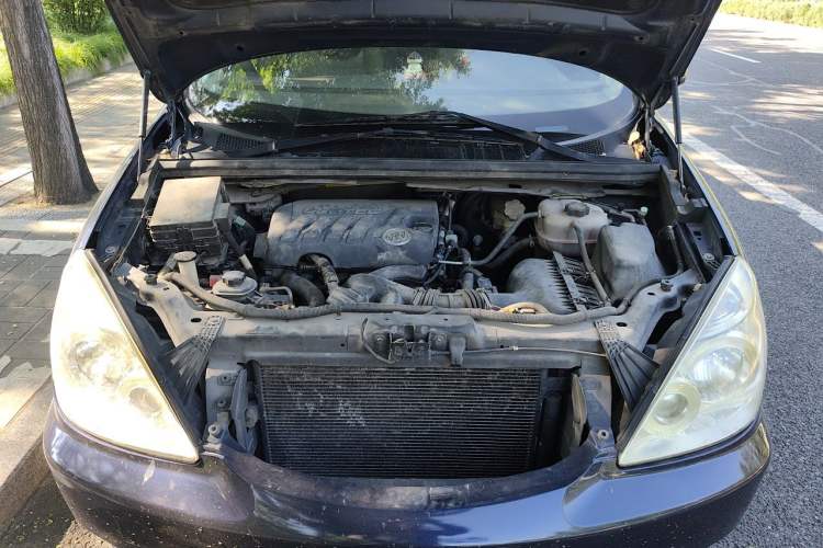 Used Buick GL8 2011 2.4L LT Executive Edition Engine Bay