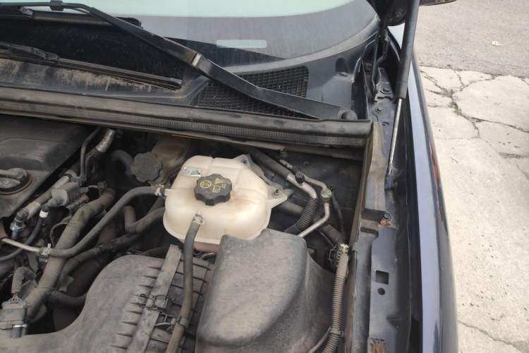 Used Buick GL8 2011 2.4L CT Comfort Edition Engine Bay Left