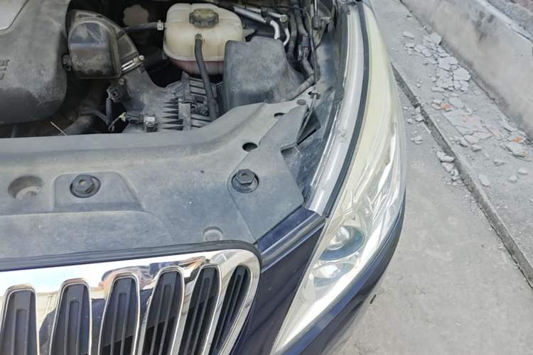 Used Buick GL8 2011 3.0L XT Luxury Business Flagship Edition Engine Bay Left