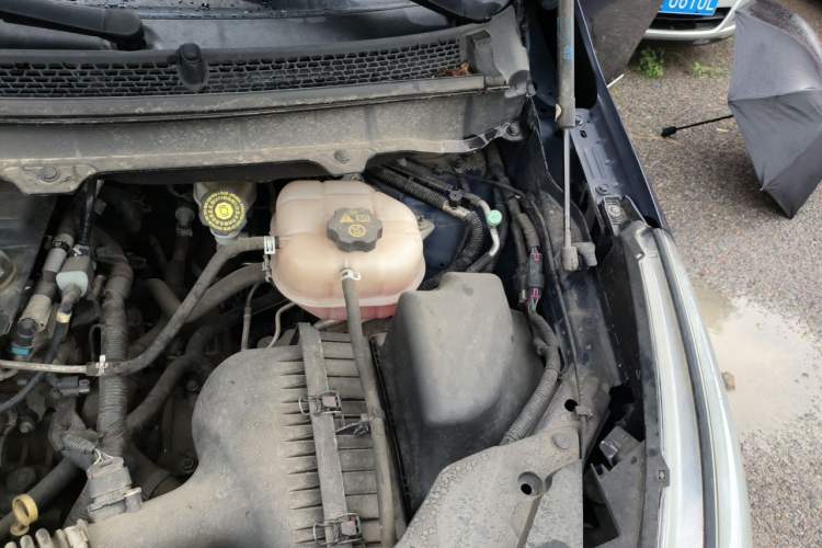 Used Buick GL8 2011 2.4L CT Luxury Business Comfort Edition Engine Bay Left