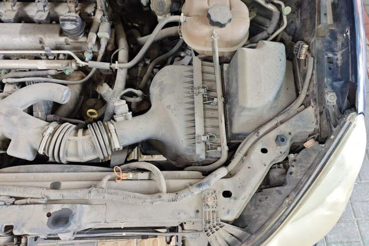 Used Buick GL8 2011 2.4L LT Executive Edition Engine Bay Left