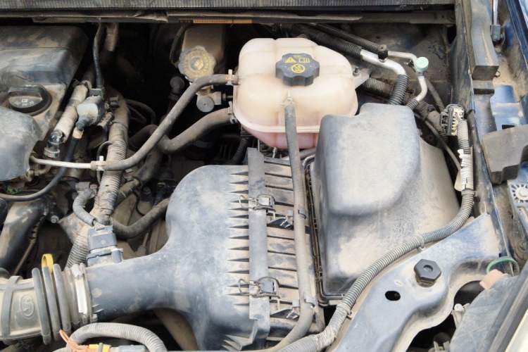 Used Buick GL8 2011 2.4L CT Comfort Edition Engine Bay Left