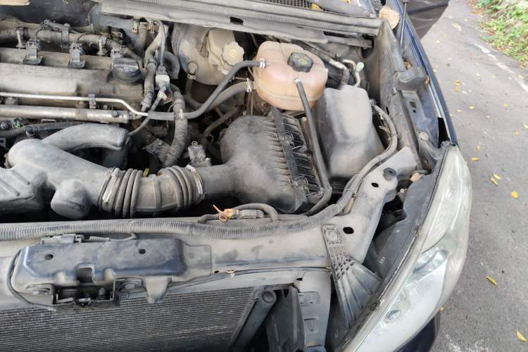 Used Buick GL8 2011 2.4L CT Comfort Edition Engine Bay Left