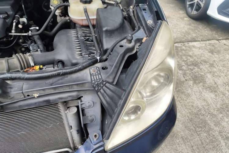 Used Buick GL8 2011 2.4L LT Executive Edition Engine Bay Left