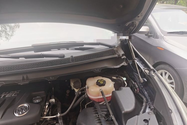 Used Buick GL8 2011 2.4L CT Luxury Business Comfort Edition Engine Bay Left