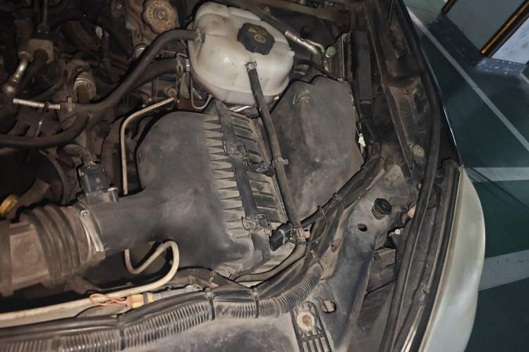 Used Buick GL8 2011 2.4L CT Comfort Edition Engine Bay Left