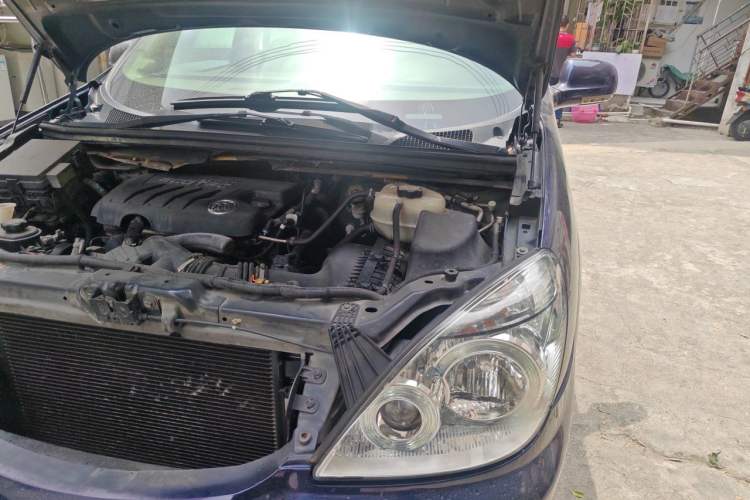 Used Buick GL8 2011 2.4L LT Executive Edition Engine Bay Left