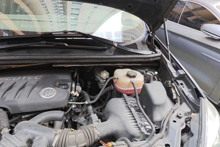 Used Buick GL8 2011 2.4L LT Executive Edition Engine Bay Left