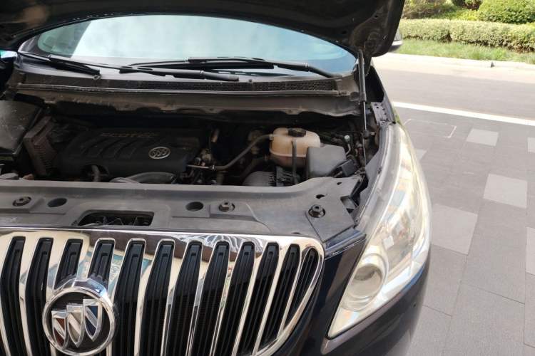Used Buick GL8 2011 2.4L CT Luxury Business Comfort Edition Engine Bay Left