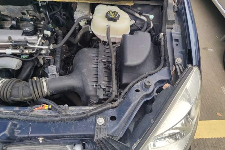 Used Buick GL8 2011 2.4L CT Comfort Edition Engine Bay Left